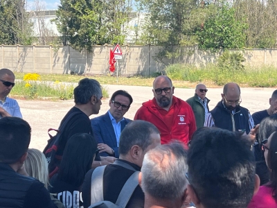 Vertenza Natuzzi, il Presidente della Provincia di Matera Francesco Mancini fa visita al presidio dei lavoratori: “Solidarietà alle maestranze. Serve un fronte comune per tutelare diritti, occupazione e futuro del territorio”