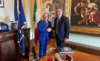 Il presidente della Provincia di Matera, Piero Marrese, ha ricevuto il nuovo prefetto della città dei Sassi, Cristina Favilli. “Piena sintonia per favorire la collaborazione istituzionale e un’apertura proficua per il territorio”